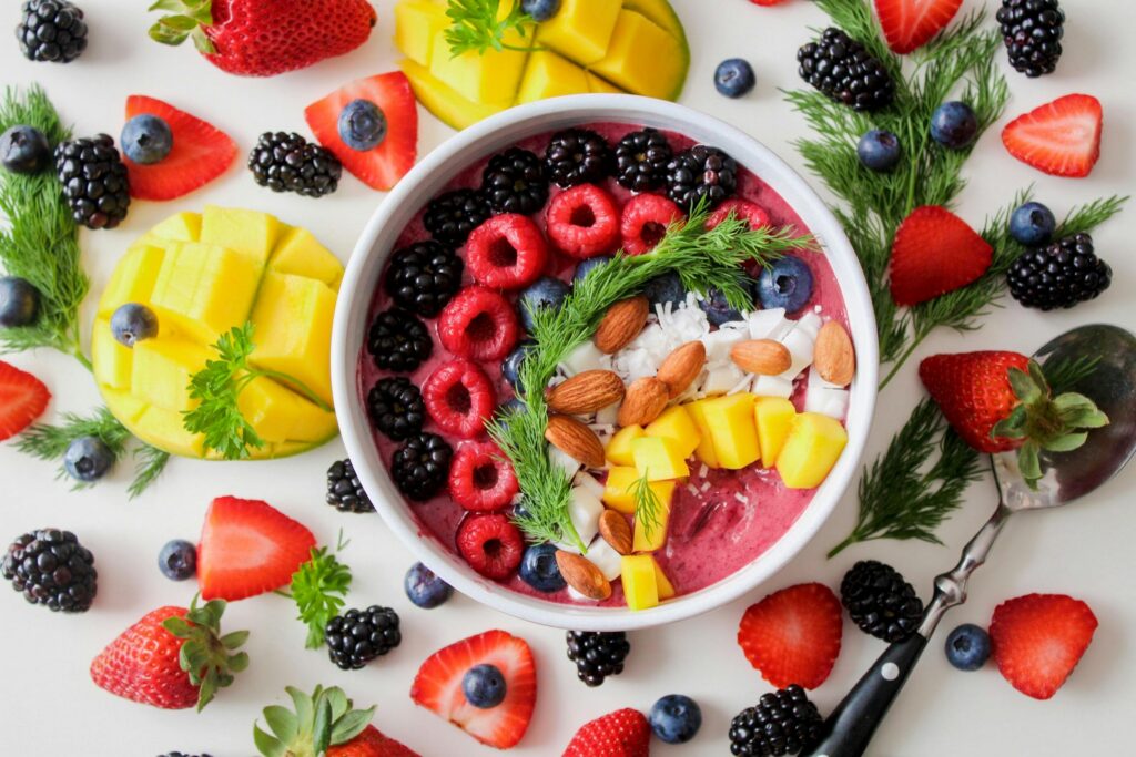 Une salade de fruits très colorée